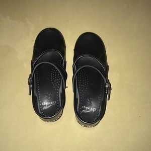 Clogs/healthcare worker shoes
